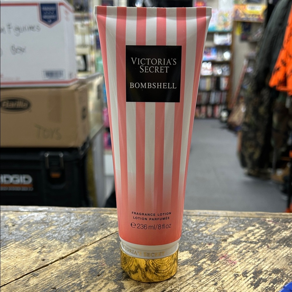 Victoria's Secret Bombshell Fragrance Lotion - Sealed. Full Size